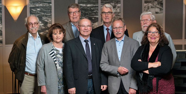 Das neue Vorstandsteam, von links: Thomas Brandt, Regina Neumann, Reiner Hennigfeld, Heinrich Rositzka, Werner Schaper, Lutz Zehm und Martina Baptist. Nicht vor Ort dabei sein konnte Wolfgang Figge, der ebenfalls in den Vorstand gewählt worden ist. Neues Vorstandsteam, neues Ehrenmitglied!