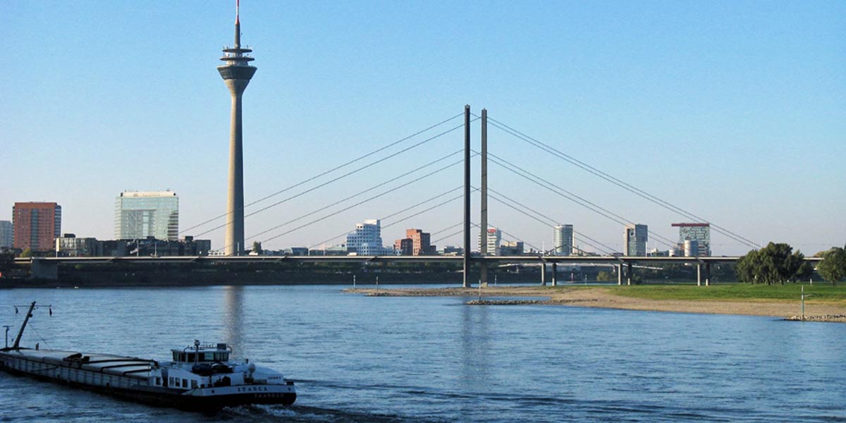 Am Rhein in großer Runde