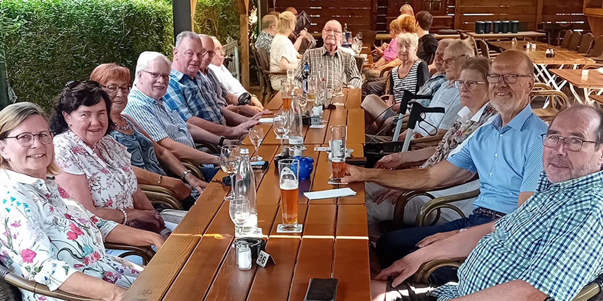 Jahrestreffen der Modellbahngruppe im Biergarten