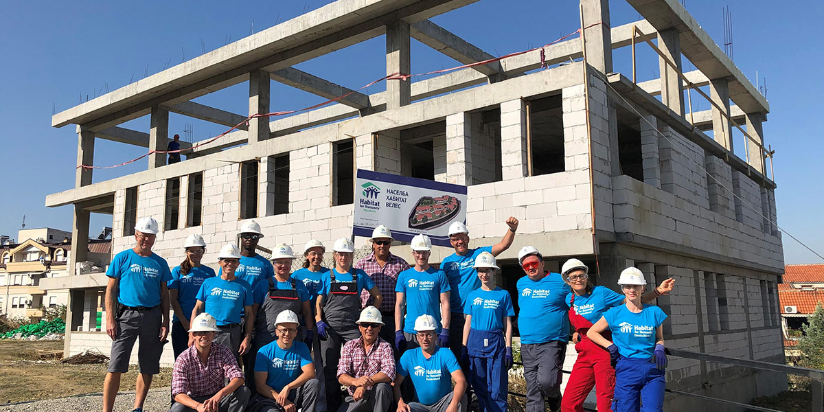 Henkel-Mitarbeiter bauen Haus für bedürftige Familien in Nord-Mazedonien